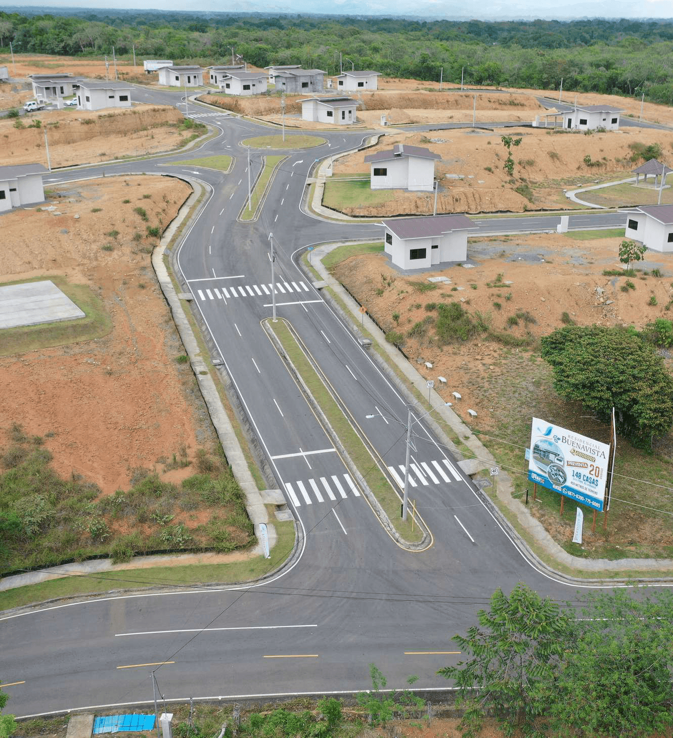 Vista de calles y lotes del residencial Buenavista